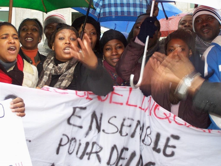 Grande mobilisation des Ivoiriens devant le consulat de France - Le RHDP-Italie accuse Gbagbo Laurent de faire du dilatoire